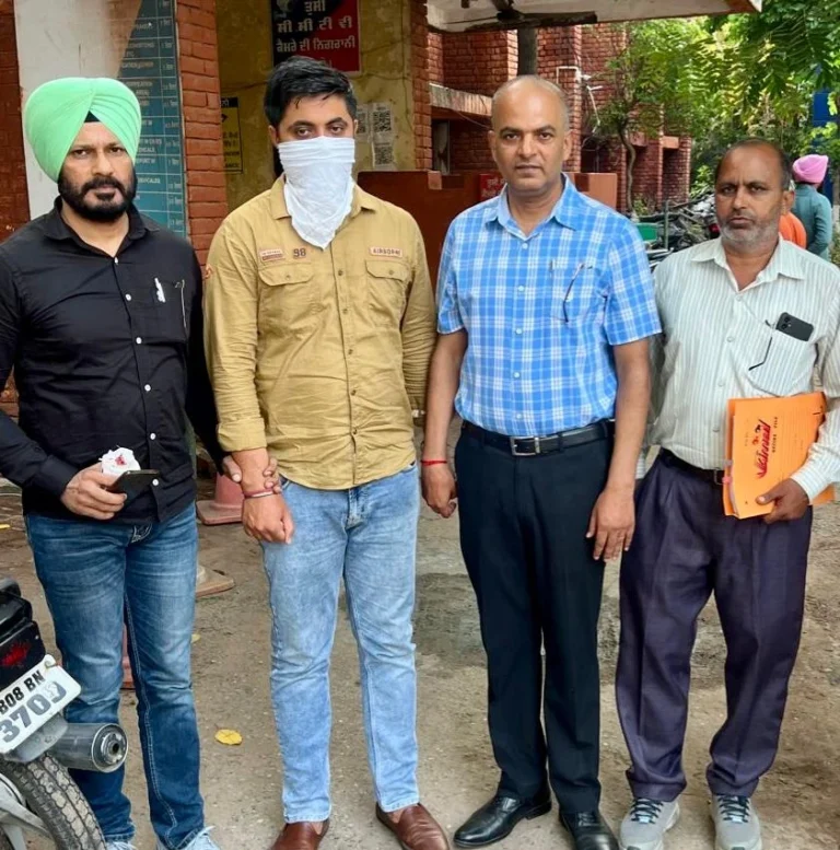 20,000 ਰੁਪਏ ਰਿਸ਼ਵਤ ਲੈਂਦਾ ਹੌਲਦਾਰ ਵਿਜੀਲੈਂਸ ਨੇ ਰੰਗੇ ਹੱਥੀਂ ਕੀਤਾ ਗ੍ਰਿਫਤਾਰ