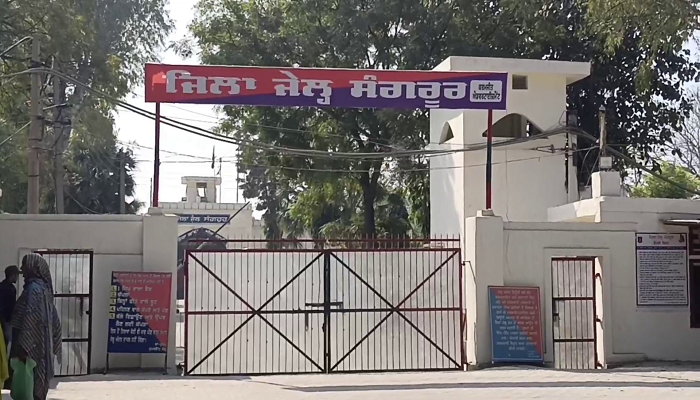 Big Breaking : ਸੰਗਰੂਰ ਜੇਲ੍ਹ ‘ਚ ਤਿੰਨ ਕੈਦੀਆਂ ਨੇ ਜੇਲ੍ਹ ਵਾਰਡਨ ‘ਤੇ ਕੀਤਾ ਜਾਨਲੇਵਾ ਹਮਲਾ, ਮਾਮਲਾ ਦਰਜ