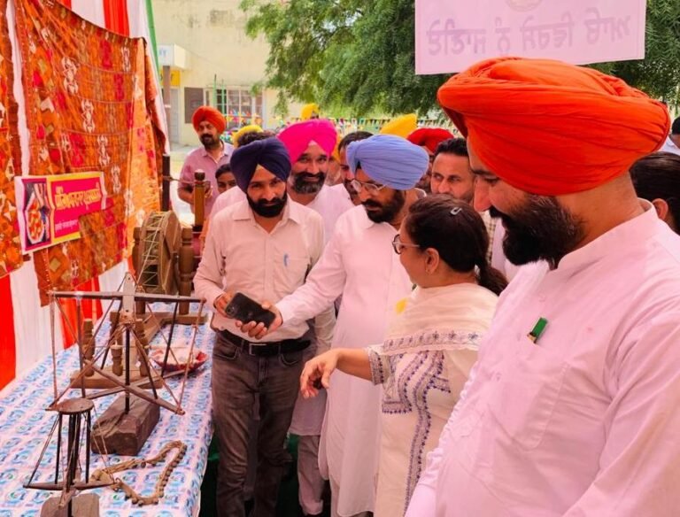 ਆਓ ਵਿਰਾਸਤ ਨੂੰ ਜਾਣੀਏ’ ਨਾਂ ਹੇਠ ਜ਼ਿਲਾ ਪੱਧਰੀ ਖੇਡਾਂ ਮੌਕੇ ਲਗਾਈ ਪ੍ਰਦਰਸ਼ਨੀ