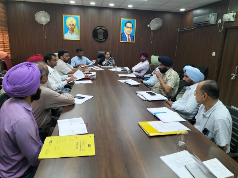 ਝੋਨੇ ਦੀ ਪਰਾਲੀ ਨੂੰ ਅੱਗ ਨਾ ਲਗਾ ਕੇ ਵਾਤਾਵਰਣ ਨੂੰ ਪਲੀਤ ਹੋਣ ਤੋਂ ਬਚਾਉਣ ’ਚ ਸਹਿਯੋਗ ਕਰਨ ਕਿਸਾਨ-ਡਿਪਟੀ ਕਮਿਸ਼ਨਰ