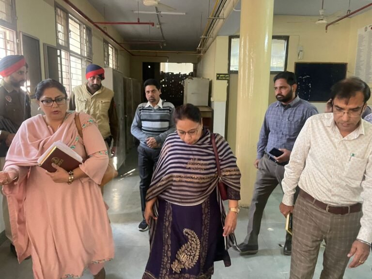 ਡਿਪਟੀ ਕਮਿਸ਼ਨਰ ਨੇ ਬੁਢਲਾਡਾ ਵਿਖੇ ਜੱਚਾ ਬੱਚਾ ਹਸਪਤਾਲ ਦੀ ਉਸਾਰੀ ਅਧੀਨ ਬਿਲਡਿੰਗ ਦੇ ਕੰਮਾਂ ਦਾ ਲਿਆ ਜਾਇਜ਼ਾ