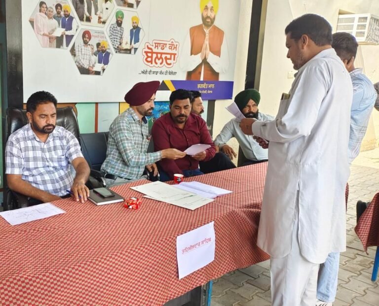 ਜ਼ਿਲ੍ਹਾ ਪ੍ਰਸ਼ਾਸਨ ਵੱਲੋਂ ਜਨ ਸੁਣਵਾਈ ਕੈਂਪ ਲਗਾ ਕੇ ਲੋਕਾਂ ਦੀਆਂ ਮੁਸ਼ਕਿਲਾਂ ਘਰਾਂ ਨੇੜੇਕੀਤੀਆਂ ਜਾ ਰਹੀਆਂ ਹੱਲ