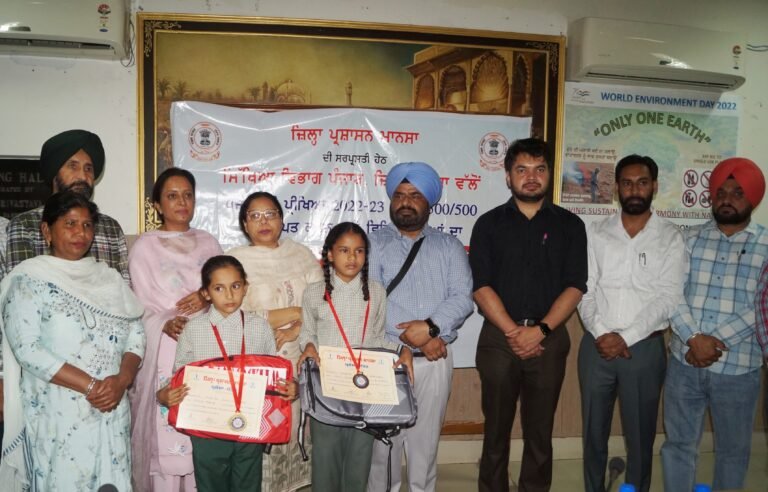 ਪੰਜਾਬ ਭਰ ਚੋਂ ਮਾਨਸਾ ਦੇ ਵਿਦਿਆਰਥੀਆਂ ਦਾ ਅੱਵਲ ਆਉਣਾ ਸਿੱਖਿਆ ਖੇਤਰ ਵਿੱਚ ਵੱਡੀ ਪ੍ਰਾਪਤੀ- ਡਿਪਟੀ ਕਮਿਸ਼ਨਰ