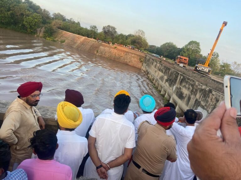 ਹੜ੍ਹਾਂ ਦੀ ਸਥਿਤੀ ਵਿਚ ਲੋਕਾਂ ਨੂੰ ਕੋਈ ਮੁਸ਼ਕਿਲ ਪੇਸ਼ ਨਹੀਂ ਆਉਣ ਦਿੱਤੀ ਜਾਵੇਗੀ-ਵਿਧਾਇਕ ਬੁੱਧ ਰਾਮ