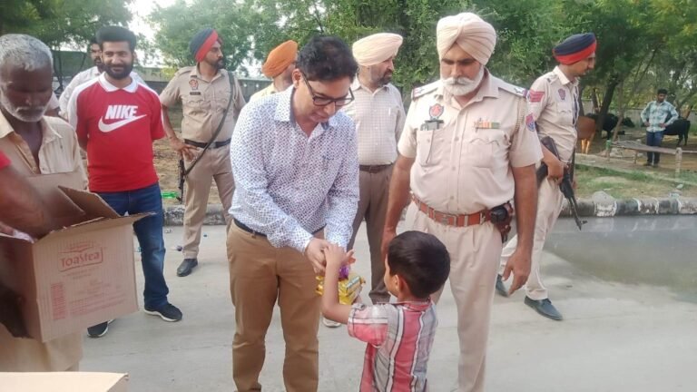 Floods 2023 : ਹੜ੍ਹ ਪ੍ਰਭਾਵਿਤ ਲੋਕਾਂ ਤੱਕ ਹਰ ਲੋੜੀਂਦਾ ਸਾਮਾਨ ਪਹੁੰਚਾਉਣਾ ਜ਼ਿਲ੍ਹਾ ਪ੍ਰਸ਼ਾਸਨ ਦੀ ਤਰਜੀਹ-ਡਿਪਟੀ ਕਮਿਸ਼ਨਰ