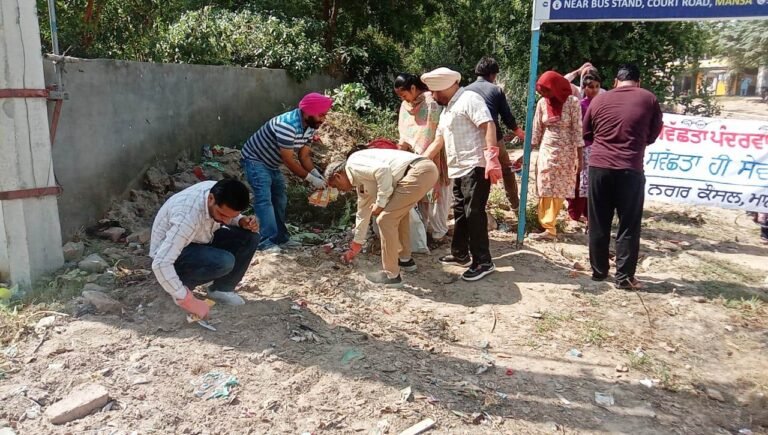 ਨਗਰ ਕੌਂਸਲ ਮਾਨਸਾ ਵੱਲੋਂ ‘ਇਕ ਤਾਰੀਖ, ਇਕ ਘੰਟਾ, ਇਕ ਸਾਥ’ ਸਫਾਈ ਮੁਹਿੰਮ ਤਹਿਤ ਸ਼ਹਿਰ ਦੀਆਂ ਜਨਤਕ ਥਾਵਾਂ ਦੀ ਸਫਾਈ ਕੀਤੀ
