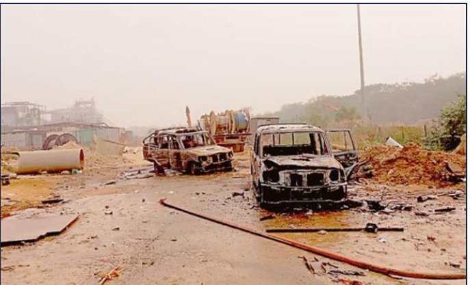 ਰੀਫਾਈਨਰੀ ਵਿੱਚ ਮਜ਼ਦੂਰਾਂ ਉਤੇ ਢਾਂਚਾ ਡਿੱਗਿਆ, ਇੱਕ ਮੌਤ, ਦੂਜਾ ਜ਼ਖਮੀ……. ਭੜਕੇ ਮਜ਼ਦੂਰਾਂ ਨੇ ਸਕਿਉੂਰਿਟੀ ਅਤੇ ਪੁਲਿਸ ਦੀਆਂ ਗੱਡੀਆਂ ਨੂੰ ਸਾਡ਼ਿਆ