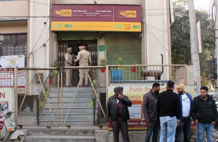 ਲੁਟੇਰਿਆਂ ਨੇ ਬੈਂਕ ਚੋਂ ਤੇਜ਼ ਧਾਰ ਹਥਿਆਰਾਂ ਨਾਲ ਲੁੱਟੇ 16 ਲੱਖ ਰੁਪਏ