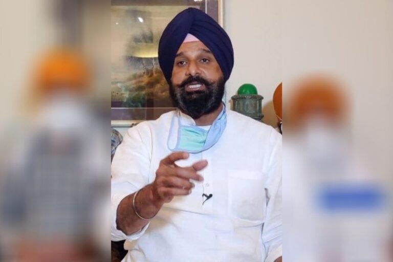 ਮਜੀਠੀਆ ‘ਤੇ ਕਾਰਵਾਈ ਉਸੇ ਤਰ੍ਹਾਂ ਹੈ ਜਿਵੇਂ ਰਾਜਾ ਵੜਿੰਗ ਦੇ ਬੱਸ ਮਾਮਲੇ ਵਿੱਚ ਹੋਇਆ’ …. ਦਰਅਸਲ ਮੁੱਖ ਮੰਤਰੀ ਚੰਨੀ ਸਰਕਾਰ ਨਹੀਂ ਸਰਕਸ ਚਲਾ ਰਹੇ ਹਨ : ਰਾਘਵ ਚੱਢਾ