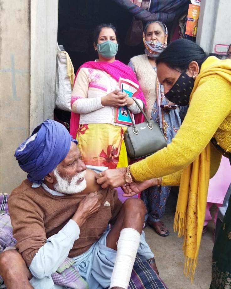 ਮਾਨਸਾ ਡਿਪਟੀ ਕਮਿਸ਼ਨਰ ਵੱਲੋਂ ਸਿਹਤ ਵਿਭਾਗ ਦੀਆਂ ਟੀਮਾਂ ਨੂੰ ਹਰੇਕ ਪਿੰਡ ਦੇ ਘਰਾਂ ਤੱਕ ਪਹੁੰਚ ਕੇ ਵੈਕਸੀਨੇਸ਼ਨ ਕਰਨ ਦੀ ਹਦਾਇਤ