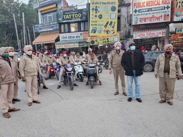 ਐੱਸਐੱਸਪੀ ਮਾਨਸਾ ਦੀ ਅਗਵਾਈ ਵਿੱਚ ਮਾਨਸਾ ਪੁਲਿਸ ਨੇ ਚੋਣਾਂ ਦੇ ਮੱਦੇਨਜ਼ਰ ਕੱਢੇ ਫਲੈਗ ਮਾਰਚ