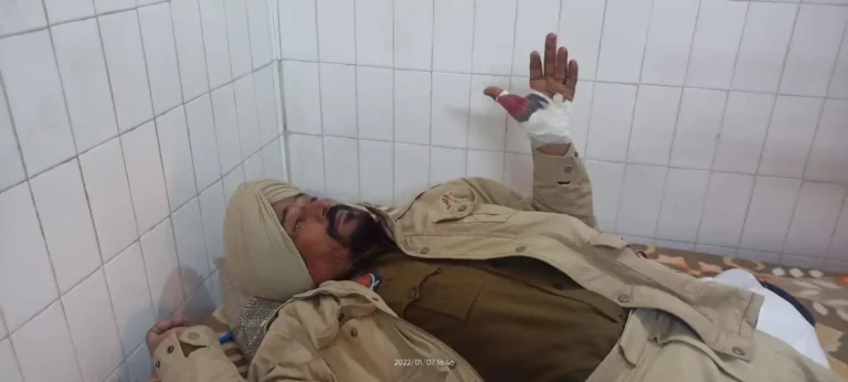 ਚੋਰੀ ਦੇ ਦੋਸ਼ੀ ਨੂੰ ਗ੍ਰਿਫ਼ਤਾਰ ਕਰਨ ਗਈ ਪੁਲਿਸ ਪਾਰਟੀ ‘ਤੇ ਤਲਵਾਰ ਨਾਲ ਹਮਲਾ, ਏਐਸਆਈ ਜ਼ਖ਼ਮੀ