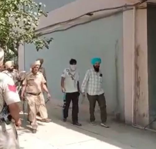 ਮੂਸੇਵਾਲਾ ਕਤਲਕਾਂਡ : ਕੇਕੜਾ ਤੇ ਮੰਨਾ ਨੂੰ ਮਾਨਸਾ ਕੋਰਟ ‘ਚ ਕੀਤਾ ਗਿਆ ਪੇਸ਼, ਭੇਜਿਆ ਗਿਆ ਰਿਮਾਂਡ ‘ਤੇ