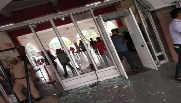 ਲੁਧਿਆਣਾ ‘ਚ ਵੀ ‘ਅਗਨੀਪਥ’ ਦੀ ਅੱਗ, ਰੇਲਵੇ ਸਟੇਸ਼ਨ ‘ਚ ਭੰਨ-ਤੋੜ, ਪੁਲਿਸ ‘ਤੇ ਪਥਰਾਅ, ਗੱਡੀ ਭੰਨੀ