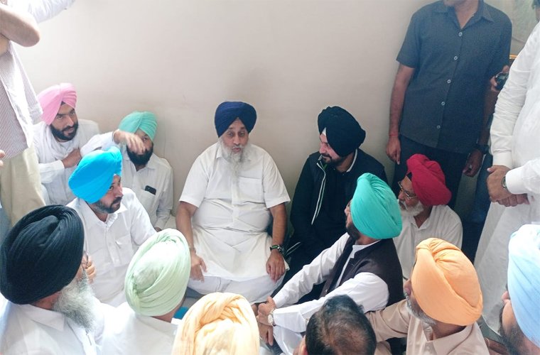 ਬਾਦਲ ਪਰਿਵਾਰ ਨਾਲ ਦੁੱਖ ਵੰਡਾਉਣ ਪਹੁੰਚੇ ਨਵਜੋਤ ਸਿੱਧੂ