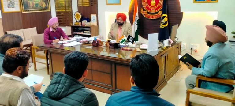 ਸਿੰਗਲ ਵਿੰਡੋ ਸਿਸਟਮ ’ਤੇ ਆਉਣ ਵਾਲੀਆਂ ਦਰਖ਼ਾਸਤਾਂ ਦਾ ਸਮਾਂਬੱਧ ਨਿਪਟਾਰਾ ਯਕੀਨੀ ਬਣਾਇਆ ਜਾਵੇ-ਡਿਪਟੀ ਕਮਿਸ਼ਨਰ