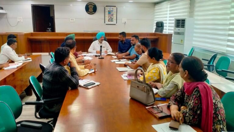 ਸਕੂਲਾਂ, ਰਾਸ਼ਨ ਡਿਪੂਆਂ, ਆਂਗਣਵਾੜੀ ਸੈਂਟਰਾਂ ਦੇ ਬਾਹਰ ਹੈਲਪਲਾਈਨ ਨੰਬਰ ਲਗਾਏ ਜਾਣ : ਜਸਵੀਰ ਸਿੰਘ ਸੇਖੋਂ