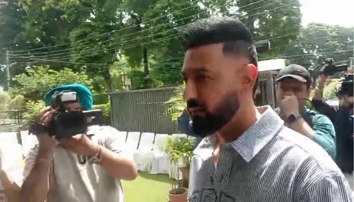 ਰੁਆ ਗਿਆ ਸਭ ਨੂੰ ਹਸਾਉਣ ਵਾਲਾ…’ ਭੱਲਾ ਘਰ ਪਹੁੰਚੀਆਂ ਗਿੱਪੀ ਗਰੇਵਾਲ, ਪ੍ਰੀਤ ਹਰਪਾਲ ਸਣੇ ਕਈ ਮਸ਼ਹੂਰ ਹਸਤੀਆਂ