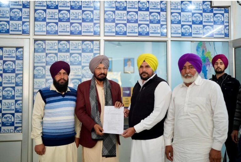 ਸਰਬ-ਸੰਮਤੀ ਨਾਲ ਚੁਣੀਆਂ ਪੰਚਾਇਤਾਂ ਨੂੰ ਪੰਜ- ਪੰਜ ਲੱਖ ਦੀ ਗਰਾਂਟ ਦੇ ਸੈਂਕਸ਼ਨ ਪੱਤਰ ਸੌਂਪੇ