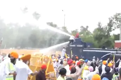 ਭਾਈ ਅੰਮ੍ਰਿਤਪਾਲ ਸਿੰਘ ਦੀ ਰਿਹਾਈ ਨੂੰ ਲੈ ਕੇ ਮਾਰਚ: ਸਮਰਥਕ ਮੁੱਖ ਮੰਤਰੀ ਦੀ ਰਹਾਇਸ਼ ਵੱਲ ਵਧੇ, ਪੁਲਿਸ ਨੇ ਮਾਰੀਆਂ ਪਾਣੀ ਦੀ ਬੁਛਾੜਾਂ