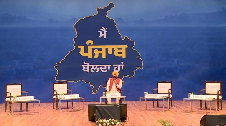 ਭਗਵੰਤ ਮਾਨ ਵਲੋਂ ਬਹਿਸ ਲਈ ਲਗਾਈਆਂ ਕੁਰਸੀਆਂ ਰਹੀਆਂ ਖਾਲੀ, ਇਕੱਲੇ ਸੀਐਮ ਬੈਠੇ