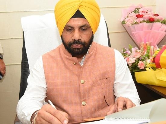 ਲੋਕ ਨਿਰਮਾਣ ਮੰਤਰੀ ਵੱਲੋਂ ਸੜਕੀ ਮਾਰਗਾਂ ਨਾਲ ਲੱਗਦੇ ਵਪਾਰਕ ਅਦਾਰਿਆਂ ਤੋਂ ਬਕਾਏ ਵਸੂਲਣ ਦੇ ਨਿਰਦੇਸ਼