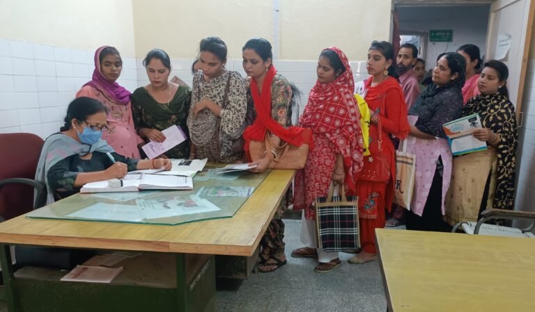 ਗਰਭਵਤੀ ਔਰਤਾਂ ਦੀ ਜਾਂਚ ਅਤੇ ਜਾਗਰੂਕਤਾ ਲਈ ਲਗਾਇਆ ਸਿਹਤ ਕੈਂਪ