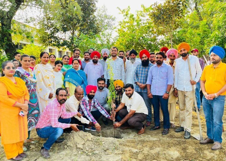 ਸਿਹਤ ਵਿਭਾਗ ਵੱਲੋਂ ‘ਸ਼ੁੱਧ ਹਵਾ ਲਈ ਸ਼ੁੱਧ ਵਾਤਾਵਰਨ’ ਨਾਅਰੇ ਹੇਠ ਪੌਦੇ ਲਗਾਏ