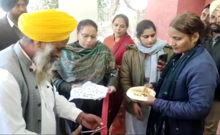 ਮਾਨਸਾ ਦੇ ਪਿੰਡ ਢੈਪਈ ਵਿਖੇ ਆਮ ਆਦਮੀ ਕਲੀਨਿਕ ਦਾ ਆਮ ਲੋਕਾਂ ਨੇ ਰੀਬਨ ਕੱਟ ਕੇ ਕੀਤਾ ਉਦਘਾਟਨ