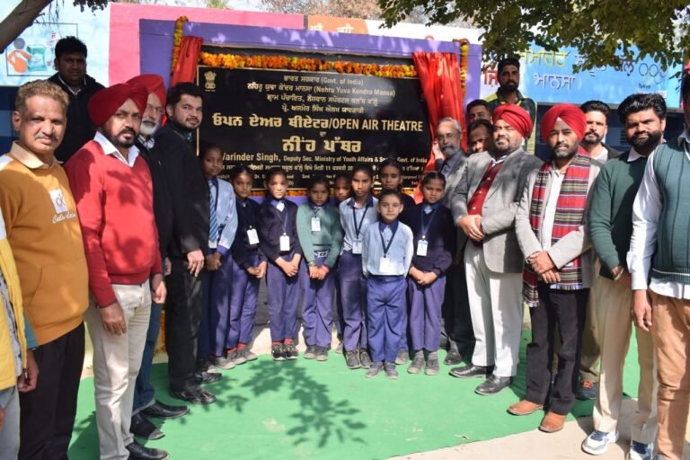 ਡਿਪਟੀ ਸੈਕਟਰੀ ਯੁਵਾ ਮਾਮਲੇ ਅਤੇ ਖੇਡ ਮੰਤਰਾਲੇ ਵਰਿੰਦਰ ਸਿੰਘ ਨੇ ਰੱਖਿਆ ਓਪਨ ਏਅਰ ਥੀਏਟਰ ਦਾ ਨੀਂਹ ਪੱਥਰ