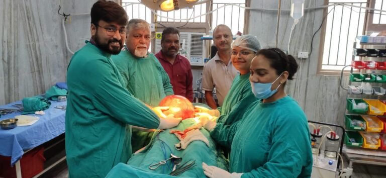 ਮਾਨਸਾ : ਅਪਰੇਸ਼ਨ ਕਰਕੇ ਔਰਤ ਦੇ ਪੇਟ ਵਿੱਚੋਂ ਸੱਤ ਕਿਲੋ ਭਾਰੀ ਰਸੌਲੀ ਕੱਢੀ
