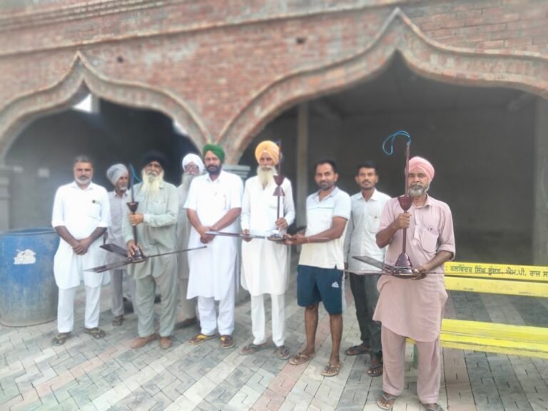 ਨਵੀਂ ਬਣੀ ਧਰਮਸ਼ਾਲਾ ਨੂੰ ਕੀਤੇ ਪੱਖੇ ਦਾਨ, ਪਾਰਟੀਬਾਜੀ ਤੋਂ ਉੱਪਰ ਉੱਠ ਕੇ ਕੀਤਾ ਪਿੰਡ ਦਾ ਵਿਕਾਸ : ਸਰਪੰਚ