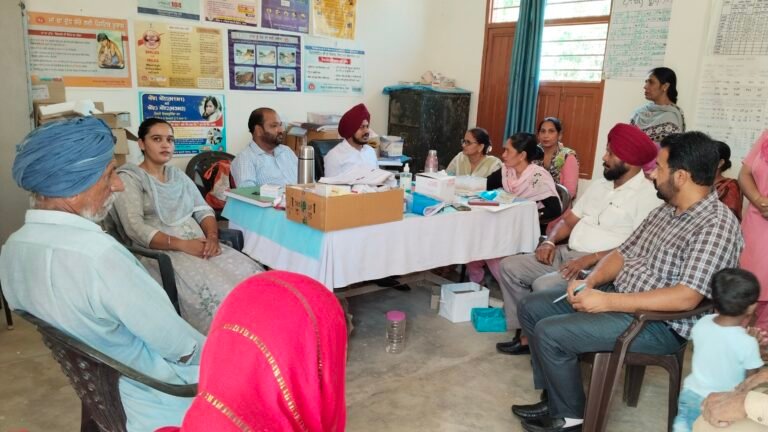 ਸਿਹਤ ਵਿਭਾਗ ਦੀ ਟੀਮ ਨੇ ਟੀਕਾਕਰਨ ਸੈਸ਼ਨਾਂ ਅਤੇ ਡੇਂਗੂ ਮਲੇਰੀਆ ਸਬੰਧੀ ਕੰਮਾਂ ਦਾ ਲਿਆ ਜਾਇਜ਼ਾ