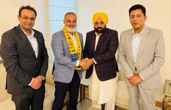 ਅਕਾਲੀ ਦਲ ਬਾਦਲ ਨੂੰ ਵੱਡਾ ਝਟਕਾ, ਮੁਹੰਮਦ ਓਵੈਸ AAP ‘ਚ ਸ਼ਾਮਲ