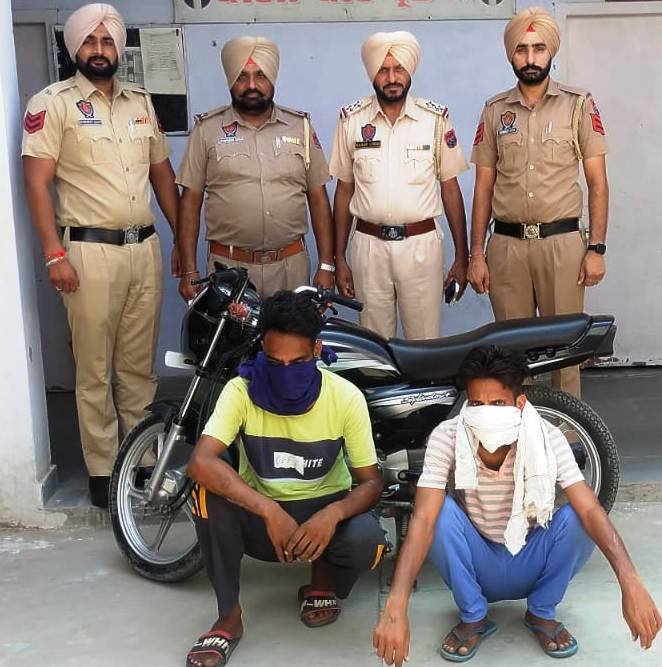ਮਾਨਸਾ ਪੁਲਿਸ ਨੇ 2 ਵਹੀਕਲ ਚੋਰਾਂ ਨੂੰ ਚੋਰੀ ਦੇ ਮੋਟਰਸਾਈਕਲ ਸਮੇਤ ਕੀਤਾ ਕਾਬੂ