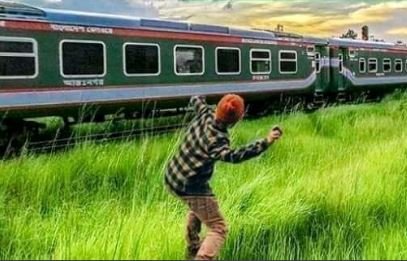 ਲੁਧਿਆਣਾ ‘ਚ ਟਰੇਨਾਂ ‘ਤੇ ਪਥਰਾਅ : ਯਾਤਰੀ ਦਾ ਟਵੀਟ, ਲਿਖਿਆ- ਸ਼ਿਕਾਇਤ ਦੇਣ ‘ਤੇ ਰੇਲਵੇ ਅਧਿਕਾਰੀ ਨੇ ਕਿਹਾ, ਅਜਿਹਾ ਤਾਂ ਹਰ ਰੋਜ਼ ਹੁੰਦਾ ਹੈ