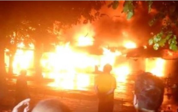 Big Breaking : ਪੰਚਕੂਲਾ ‘ਚ ਅੱਗ ਦਾ ਤਾਂਡਵ,100 ਦੇ ਕਰੀਬ ਦੁਕਾਨਾਂ ਸੜ ਕੇ ਹੋਈਆਂ ਸੁਆਹ