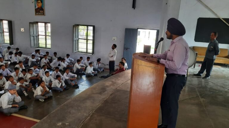 ਮੌਸਮੀ ਬਿਮਾਰੀਆਂ ਤੋਂ ਜਾਣੂ ਕਰਵਾਉਣ ਲਈ ਗਾਂਧੀ ਸੀਨੀਅਰ ਸੈਕੰਡਰੀ ਮਾਨਸਾ ਵਿਖੇ ਕਰਵਾਇਆ ਜਾਗਰੂਕਤਾ ਸੈਮੀਨਾਰ