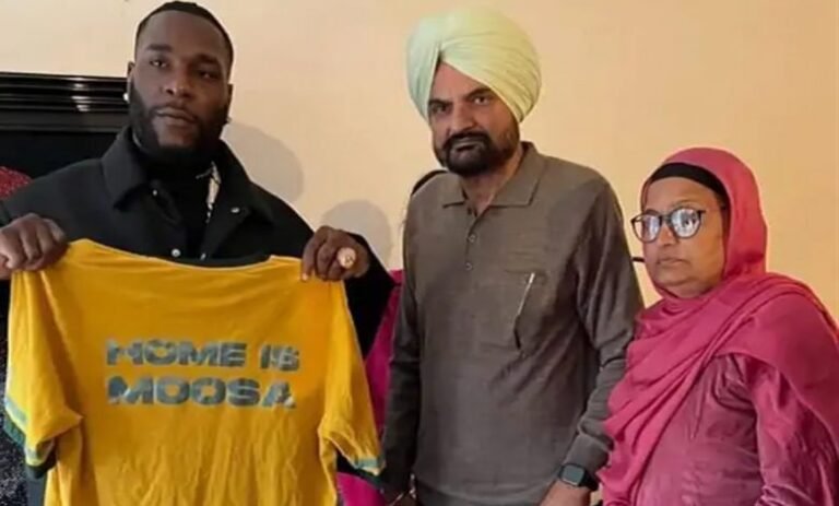 Rapper Barna Boy ਨੇ ਸਿੱਧੂ ਮੂਸੇਵਾਲਾ ਦੇ ਮਾਪਿਆਂ ਨਾਲ ਕੀਤੀ ਮੁਲਾਕਾਤ