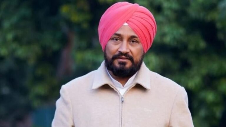ਪੰਜਾਬ ਦੇ ਸਾਬਕਾ ਮੁੱਖ ਮੰਤਰੀ ਚਰਨਜੀਤ ਸਿੰਘ ਚੰਨੀ ‘ਤੇ ਵਿਜੀਲੈਂਸ ਨੇ ਸ਼ਿਕੰਜਾ ਕੱਸਿਆ, ਲੁੱਕਆਊਟ ਨੋਟਿਸ ਜਾਰੀ