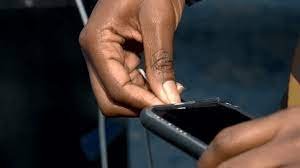 ਜੂਸ ਜੈਕਿੰਗ : ਮੋਬਾਈਲ ਨੂੰ ਚਾਰਜਿੰਗ ‘ਤੇ ਲਗਾਉਂਦੇ ਹੀ ਬੈਂਕ ਹੋ ਜਾਵੇਗਾ ਖਾਲੀ : RBI ਦੀ ਚੇਤਾਵਨੀ