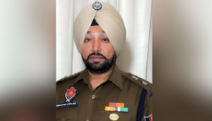 ਜੇਲ੍ਹ ‘ਚ ਬੰਦ ਗੈਂਗਸਟਰਾਂ ਨੂੰ ਮੋਬਾਇਲ ਫੋਨ ਉਪਲਬਧ ਕਰਵਾਉਣ ਦੇ ਦੋਸ਼ ‘ਚ ਫਿਰੋਜ਼ਪੁਰ ਦਾ DSP ਗ੍ਰਿਫਤਾਰ