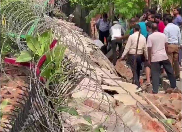 ਨੋਇਡਾ : ਨਿਰਮਾਣ ਅਧੀਨ ਦੀਵਾਰ ਡਿੱਗਣ ਕਾਰਨ 5 ਮਜ਼ਦੂਰਾਂ ਦੀ ਮੌਤ