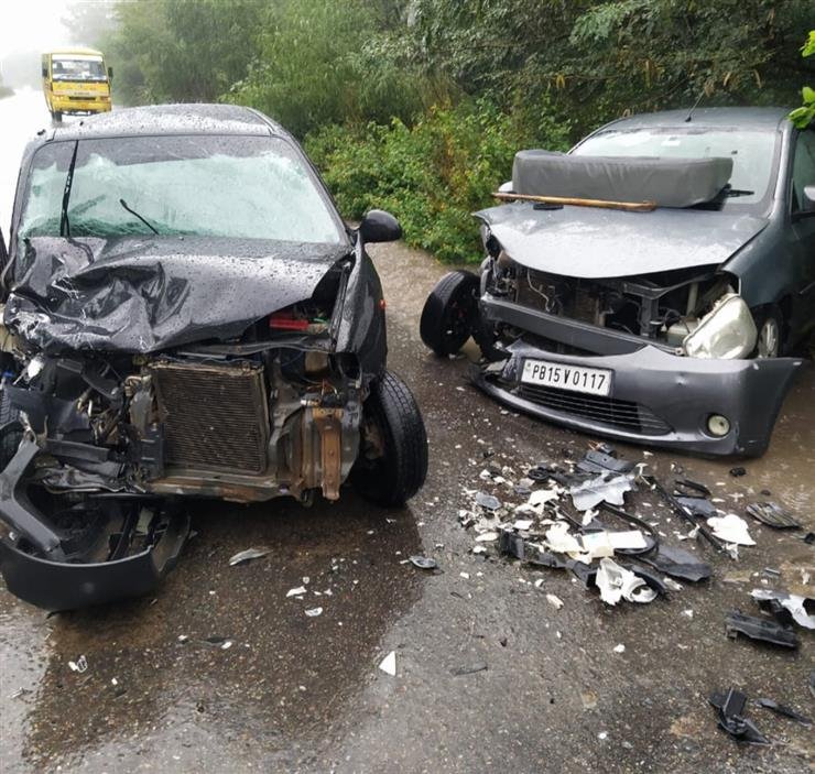ਦੋ ਕਾਰਾਂ ਦੀ ਆਪਸ ‘ਚ ਟੱਕਰ, ਔਰਤ ਦੀ ਮੌਤ 5 ਜ਼ਖ਼ਮੀ