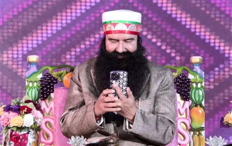 ਰੋਜ਼ਾਨਾ ਦਿਨ ’ਚ ਦੋ ਘੰਟੇ ਮੋਬਾਇਲ ਅਤੇ ਟੀਵੀ ਤੋਂ ਦੂਰ ਰਹਿਣਗੇ ਡੇਰਾ ਸੱਚਾ ਸੌਦਾ ਦੇ ਸ਼ਰਧਾਲੂ : ਡੇਰਾ ਮੁਖੀ