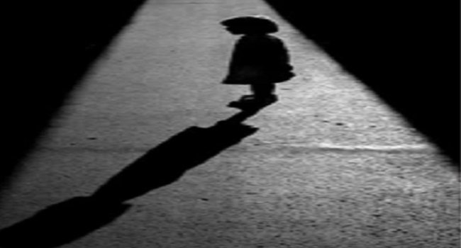 ਸ਼ਰਮਸਾਰ ਘਟਨਾ : 18 ਸਾਲ ਦੇ ਲੜਕੇ ਨੇ ਡੇਢ ਸਾਲ ਦੀ ਬੱਚੀ ਨੂੰ ਬਣਾਇਆ ਹਵਸ ਦਾ ਸ਼ਿਕਾਰ