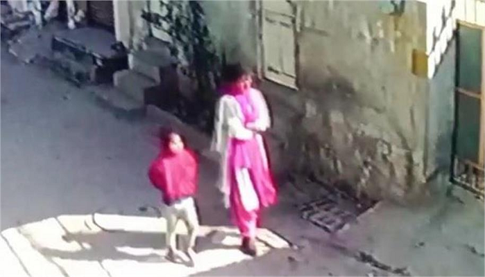 ਜਲੰਧਰ : ਮਹਿਲਾ ਦੀ ਮੱਦਦ ਕਰਨੀ ਨਿਹੰਗ ਸਿੰਘ ਨੂੰ ਪਈ ਮਹਿੰਗੀ, ਉਸ ਦੀ ਹੀ 7 ਸਾਲਾ ਬੱਚੀ ਨੂੰ ਕੀਤਾ ਅਗਵਾ