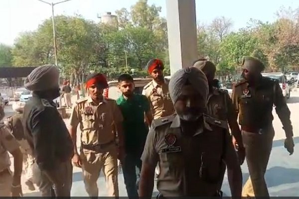 ਫਿਰੌਤੀ ਮਾਮਲੇ ‘ਚ ਲਾਰੈਂਸ ਬਿਸ਼ਨੋਈ ਨੂੰ ਸਖਤ ਸੁਰੱਖਿਆ ਹੇਠ ਤਲਵੰਡੀ ਸਾਬੋ ਅਦਾਲਤ ‘ਚ ਕੀਤਾ ਗਿਆ ਪੇਸ਼
