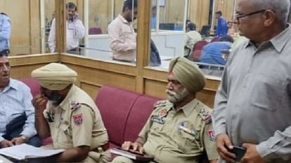 ਜਲੰਧਰ : ਬੈਂਕ ‘ਚ ਪੈਸੇ ਜਮ੍ਹਾ ਕਰਵਾਉਣ ਆਏ ਬਜ਼ੁਰਗ ਵਪਾਰੀ ਤੋਂ 4 ਲੱਖ ਰੁਪਏ ਲੁੱਟੇ