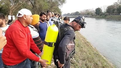 ਨੰਗਲ ਭਾਖੜਾ ਨਹਿਰ ‘ਚ ਡਿੱਗੀ ਕਾਰ, 1 ਨੂੰ ਬਚਾਇਆ, 3 ਕਾਰ ਸਮੇਤ ਪਾਣੀ ‘ਚ ਰੁੜੇ , ਭਾਲ ਜਾਰੀ